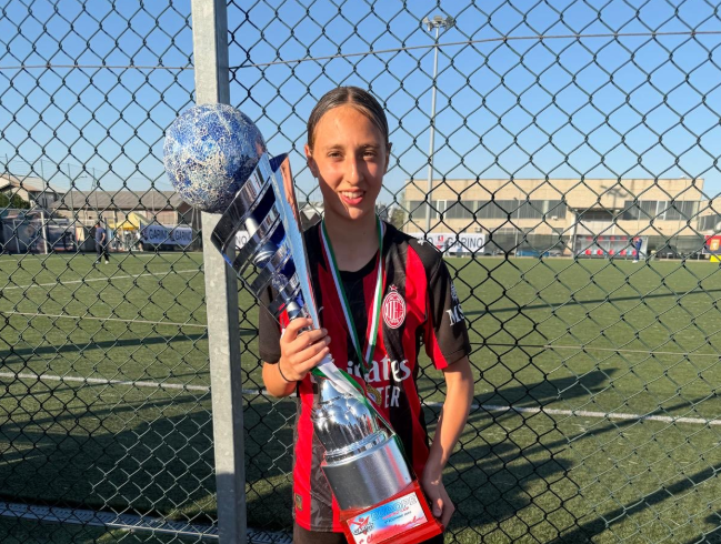 虎父无犬女！莫德里奇女儿随AC米兰U13女足夺冠