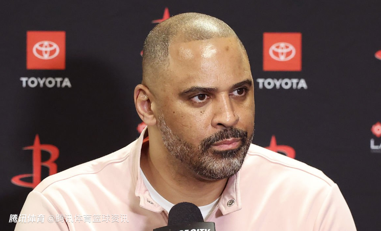 乌度卡：最后时刻换防沟通出问题 让谢泼德替补不代表关键时刻不能用他