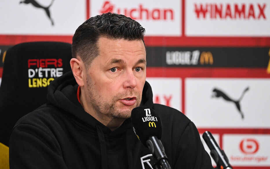 朗斯主帅谈与巴黎比赛延期：以最佳状态备战，不会再卖惨抱怨