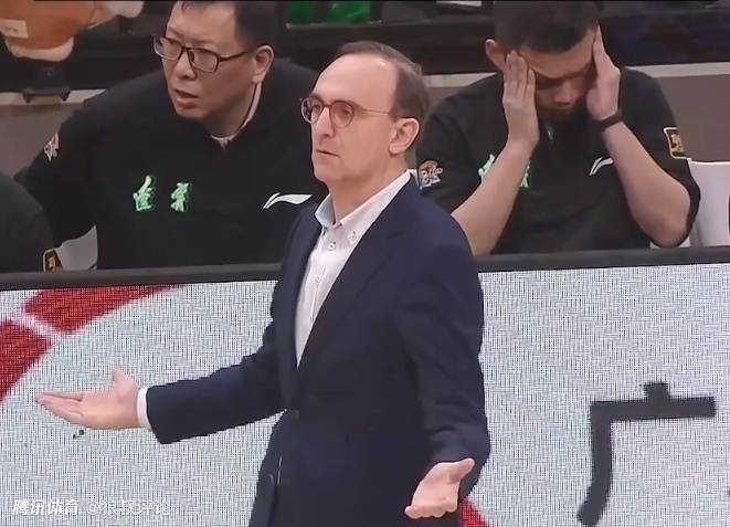 辽宁外教乌戈：赵继伟和李晓旭在艰难时刻扛起球队 是很棒的领袖