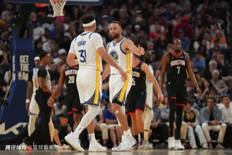 终于等到了！库里兄弟完成联手首秀 萌神：梦想成真的感觉