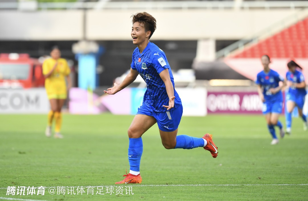 官方：31岁王霜斩获2025年中国女子金球奖 个人第五次加冕