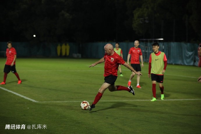 排面！因凡蒂诺为海港俱乐部庆生，6年前曾穿海港队服踢友谊赛