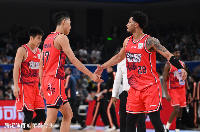 郭艾伦缺席广州终结吉林4连胜 威金顿21分陈国豪8+8