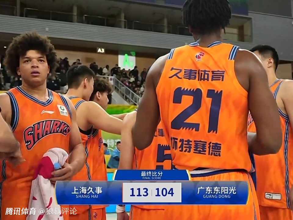 无解双塔！洛夫顿白边狂轰45+19+11打爆广东禁区 杜锋多次无奈摇头