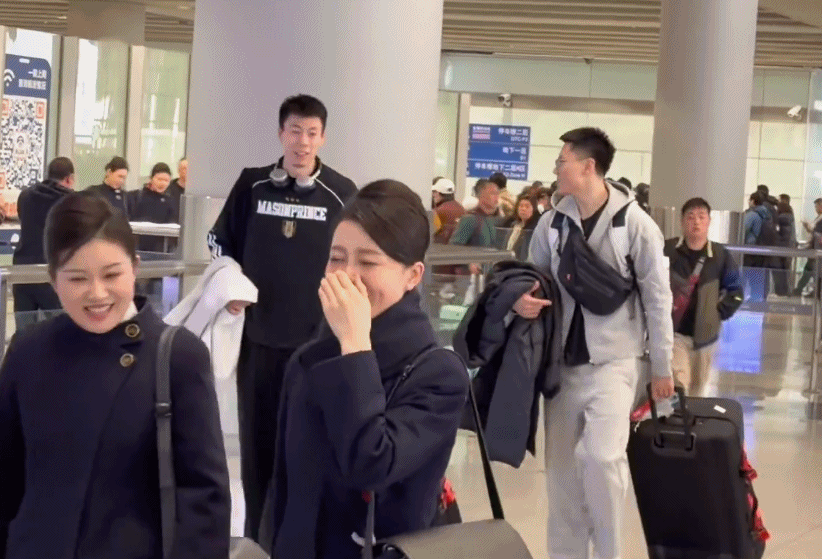 中国男篮抵达北京！结束比赛任务后原地解散 郭士强让李弘权给孩子带好
