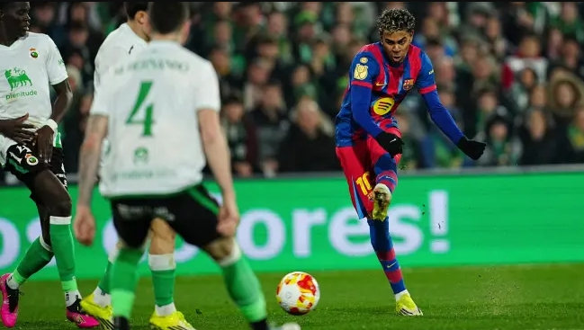 国王杯：亚马尔破门巴萨2-0晋级 西乙队两球被判无效门神扑单刀