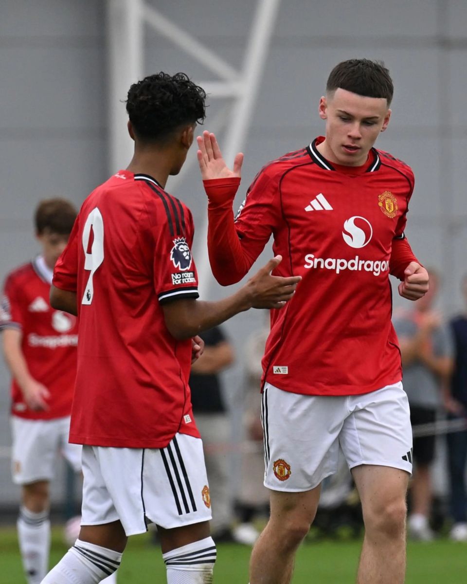 鲁尼长子梦想10年内成为曼联主力！小梅西再入世界波，卡里克观战