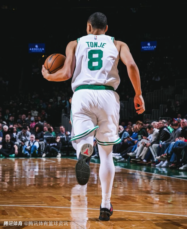 通杰和凯尔特人10天合同已经到期 球队和他签下双向合同