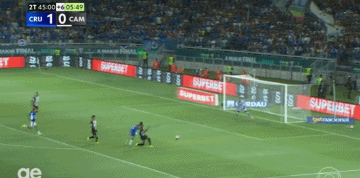 巴西州锦标赛决赛大乱斗：胡尔克等多人互殴飞踹 警方入场维持秩序