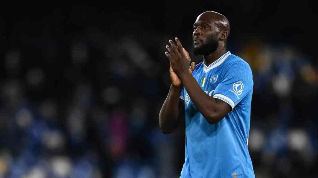 意媒：卢卡库已回到那不勒斯基地，即将与球队总监和孔蒂会面