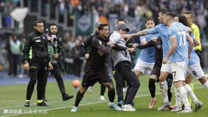 2-0！意甲卫冕冠军暂升第2，火爆3红6黄：两队群殴+56岁孔蒂进场拉架