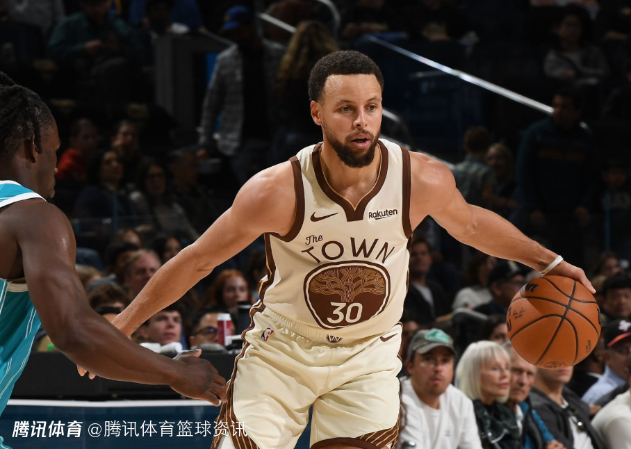 库里：巴特勒缺席是个突发情况 克努佩尔的未来不可限量