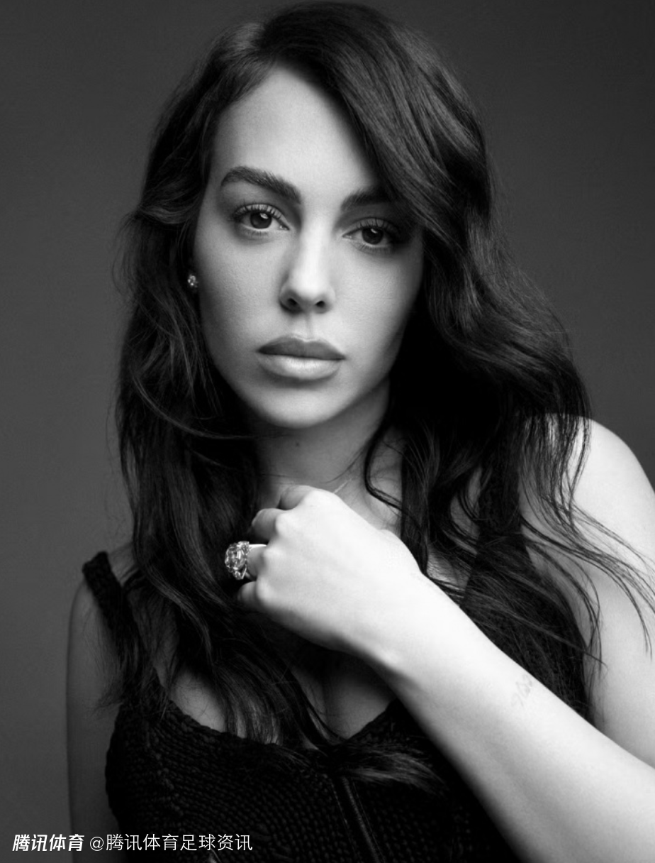 乔治娜笑谈C罗求婚惊喜与私密婚礼计划：等了十年 他起码是给我了