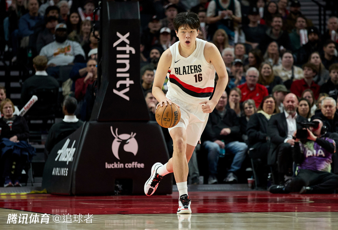 杨瀚森：我哥亚当斯太壮G联赛更喜欢推腰 现在会用英文逗笑队友