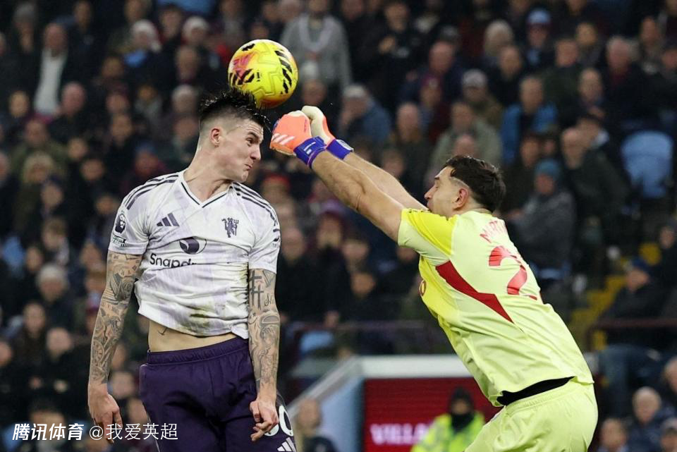 8500万打水漂？曼联新援2分钟离谱2失单刀！队友气炸，近3个月0球