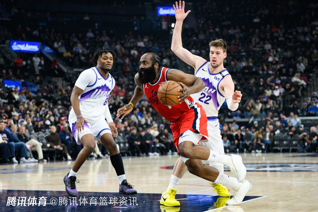 哈登：小卡最近表现太出色了 当他砍分时你能做的就是拉开空间
