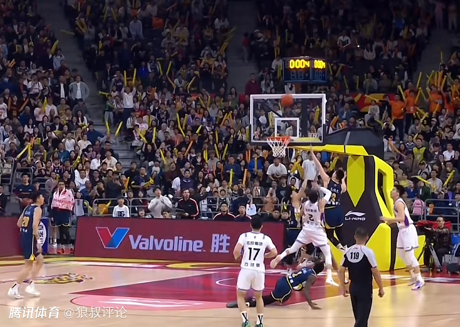 广东遭北控绝杀引热议！廖三宁3战2绝杀引媒体人狂刷屏“值得全明星”