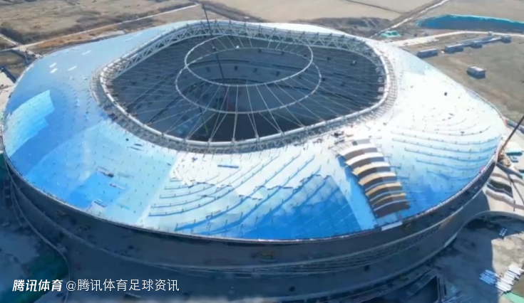 山东首座标准的6万座足球场！鲁媒曝济南黄河足球场“天空骨架”吊装完成