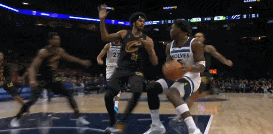 动作有点大！戈贝尔抢篮板时拉拽亨特衣领 被后者连续推搡双双吃T