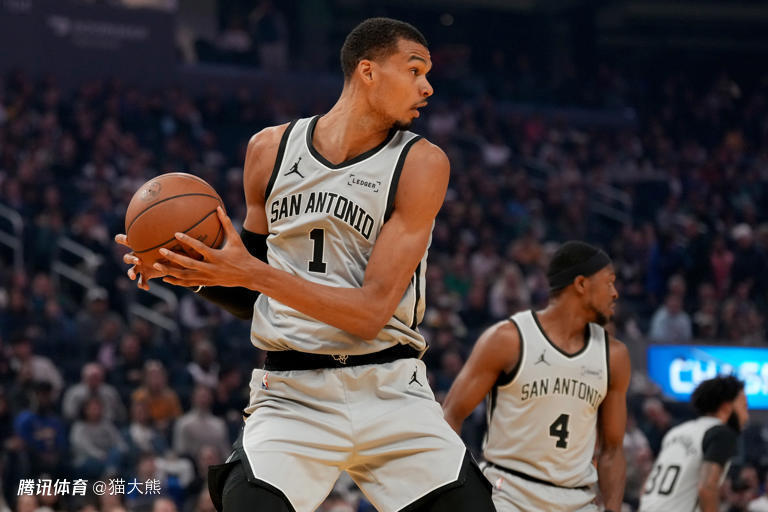 数据帝：41+18+3+3！文班创两历史纪录 火箭小将9三分变队史第三人