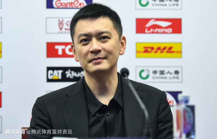 杨鸣疑似回应被驱逐：学会回击每一个不尊重你的人 越是没脾气别人越会对你苛刻