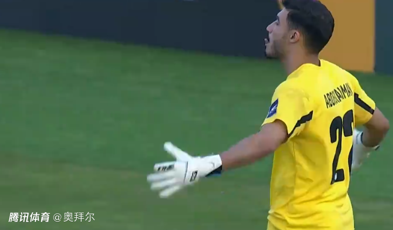 U23亚洲杯离谱一幕！约旦门将扑点后疯狂庆祝，目送皮球入网