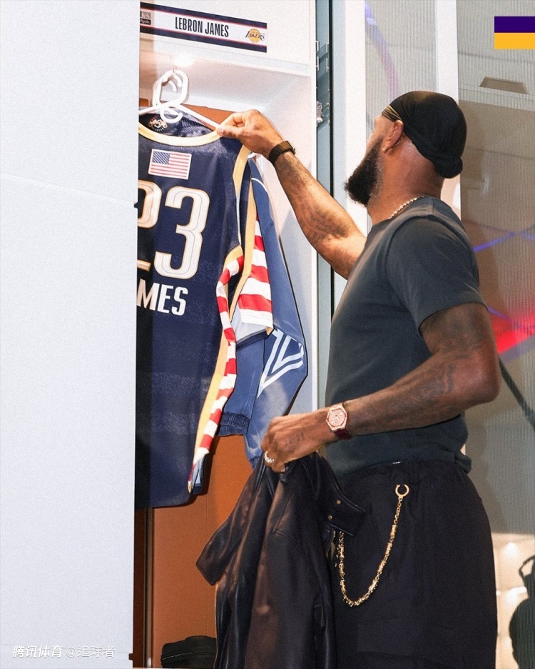 詹姆斯正式亮相全明星！回应退役话题 退役后希望拥有一支NBA球队