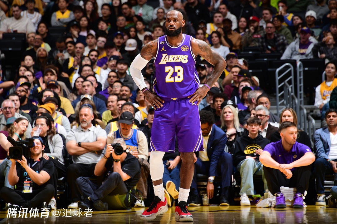 连创历史第一！詹姆斯轰最老三双引狂赞 坦言很荣幸再次入选全明星