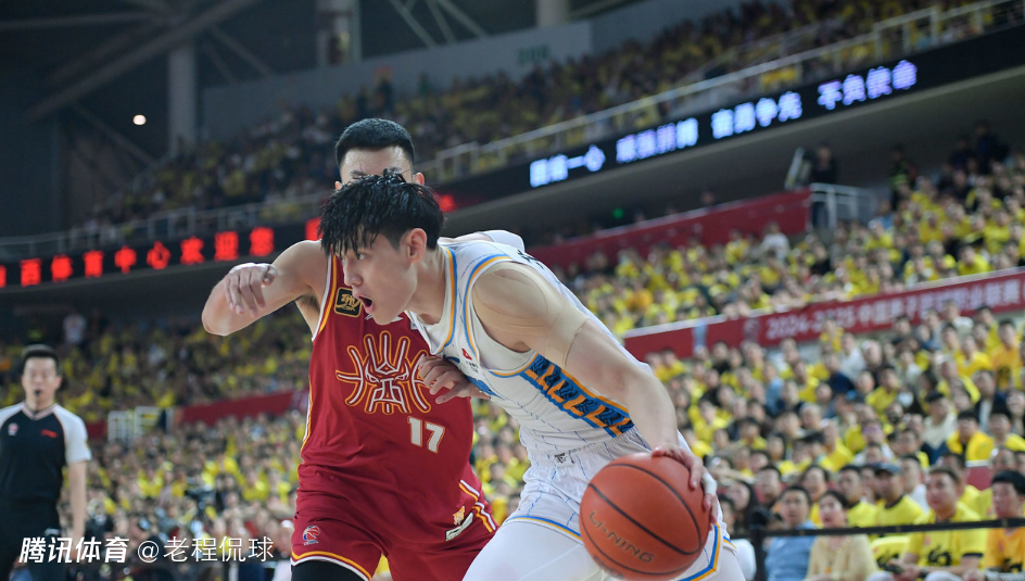 媒体人：我看过NCAA给曾凡博的报价 这是他和北京队拉扯的筹码