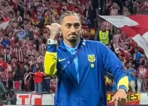 拉菲尼亚赛后挑衅马竞球迷：别得意，下一轮你们就会回家