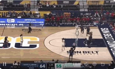 全武行！太阳带女篮锦标赛突发冲突：8球员被驱逐 女裁判被撞倒地需医疗处理