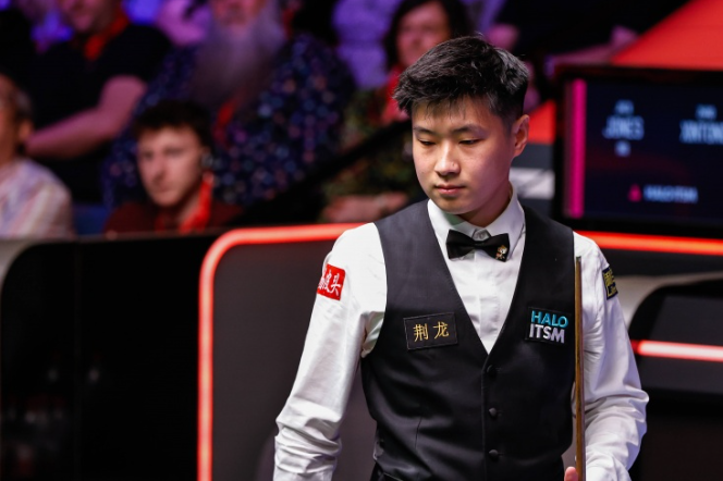 斯诺克4席8强诞生！世界冠军1胜1负，赵心童反败为胜，名将5连鞭