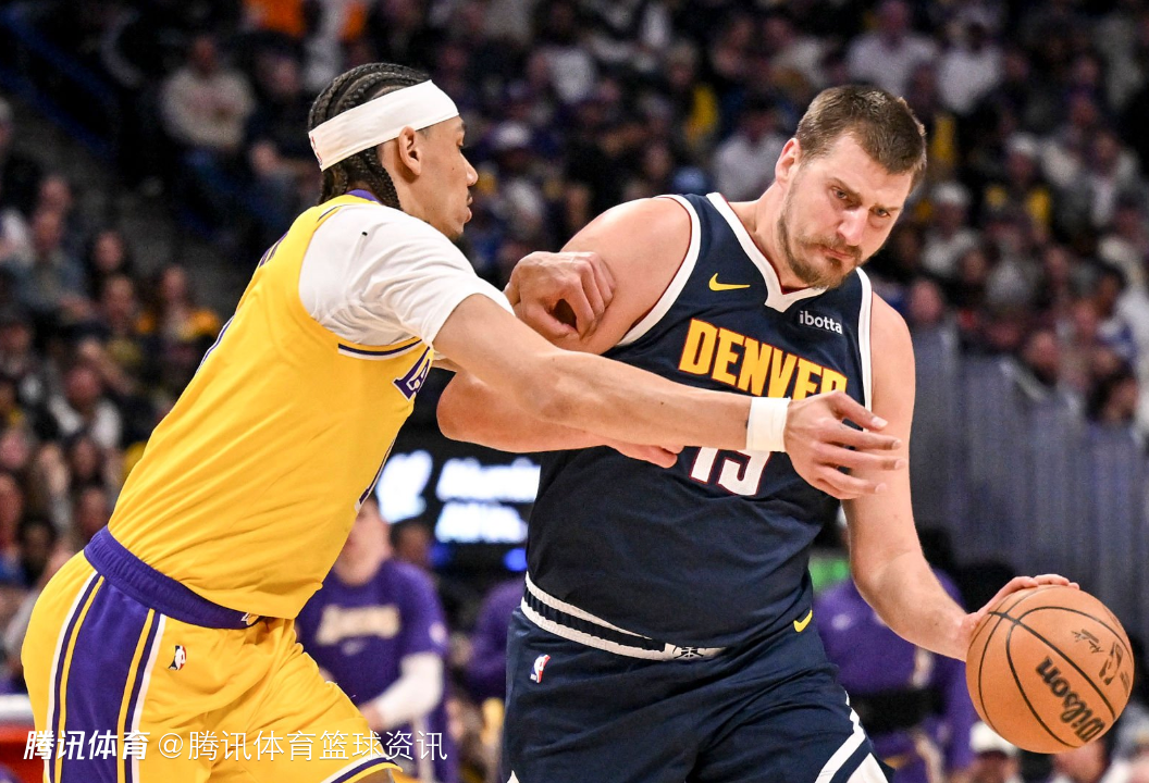 突发变阵！湖人下半场换海斯首发 艾顿遭遇膝伤退出本场比赛