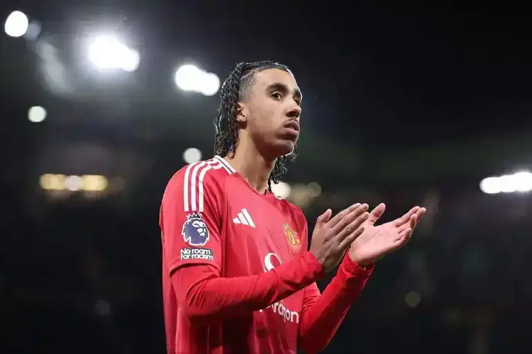 TA：曼联后卫约罗具体伤情不明，只是确认无缘切尔西比赛