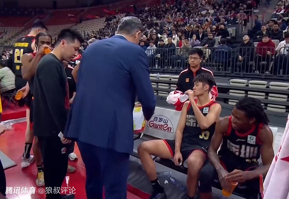 深圳主帅：老板跟我说别让贺希宁受伤 多人带伤出战赢球愿望非常强烈