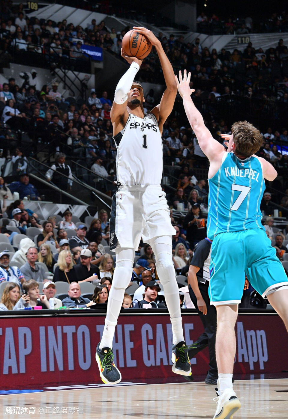 文班亚马复出即赢球！狂砍32分12板8助2断3帽 各种暴扣三分太无解