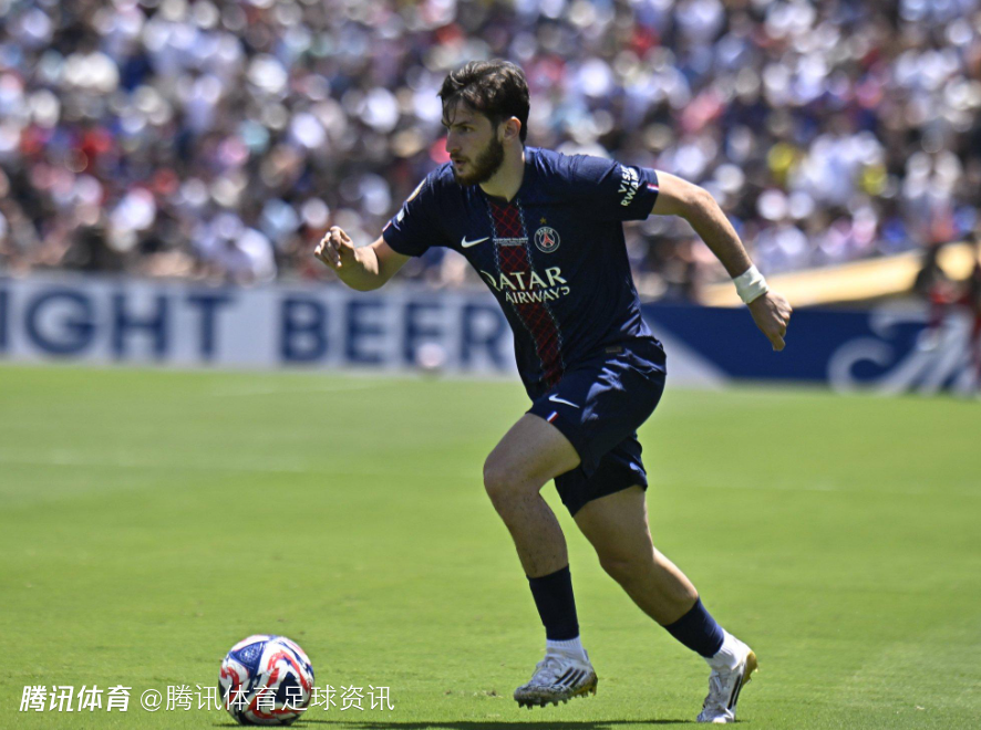 队报：克瓦拉茨赫利亚对连续替补出战略有情绪 但仍然展现职业态度