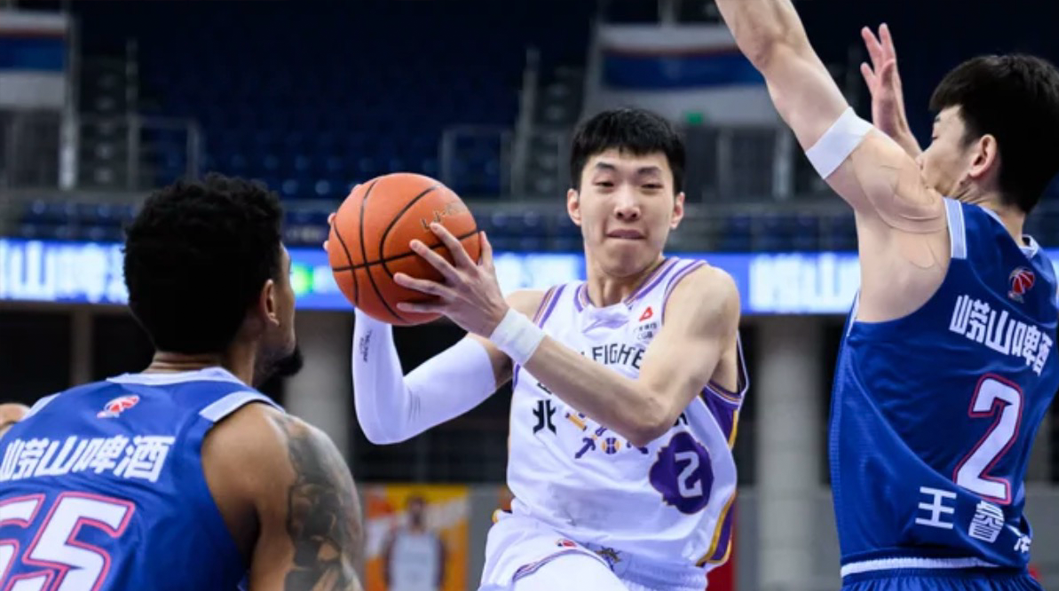 约瑟夫-杨30+9青岛男篮25分大胜北控 米奇21+12廖三宁15分