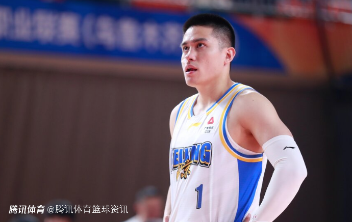 又一个面具侠？陈盈骏鼻梁骨骨折 已经返回北京治疗