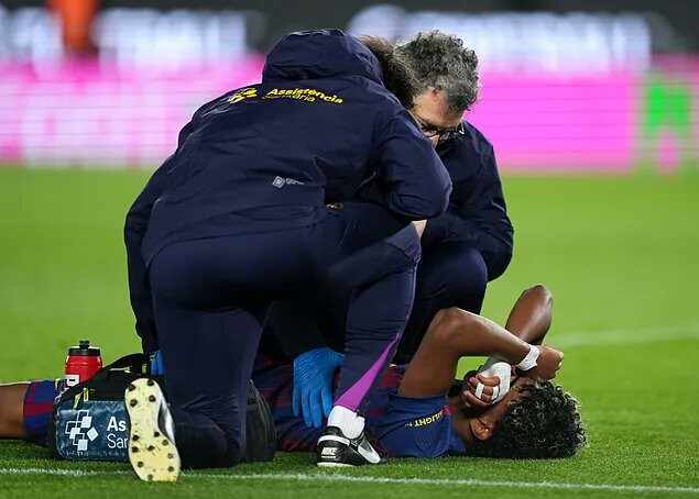 西媒：亚马尔和坎塞洛来到巴萨体育城接受检查，以确定伤情