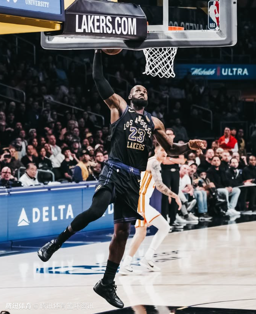 詹姆斯社媒晒照：不管你爱我还是恨我 你都会记住我