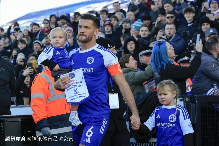 邮报：麦克尔斯菲尔德队员含教师&音乐制作人 却在比赛中2-1击败英超球队