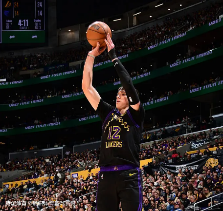 拉拉维亚：和东契奇老詹一起打球非常有趣 我要继续相信我的手感