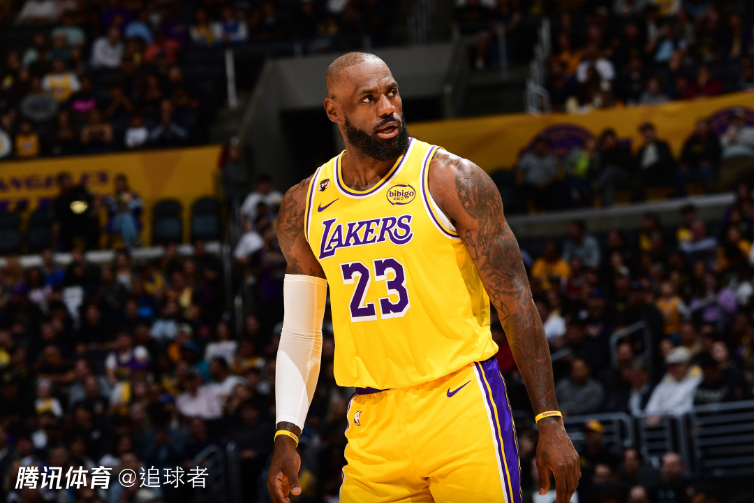 冰浴理疗！詹姆斯场均快攻得分联盟第一 打高尔夫+摇头晃脑尽享音乐