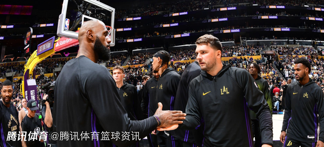 主场惨败活塞！沃西盛赞比东皇组合更关键 湖人自媒体吐槽老詹底角站位离谱