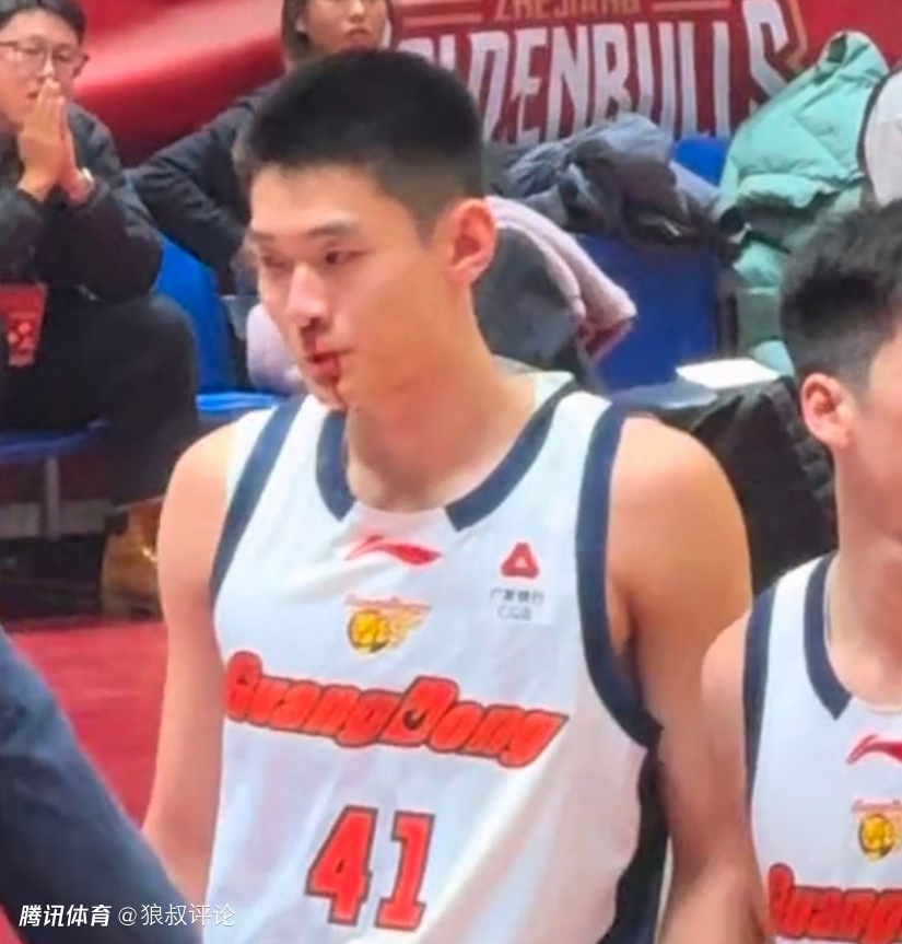 18岁硬汉！王洪泽CBA生涯第二战8分4板3助 球迷点评超同期任骏飞