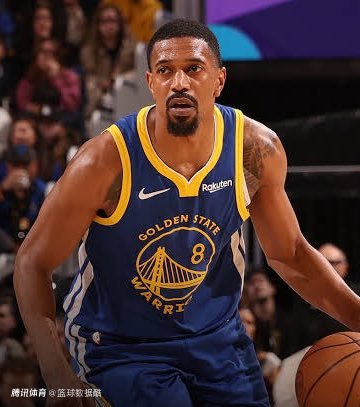勇士过去11场赢8场库里称一人乃功臣 上赛季他本坐稳首发却报销