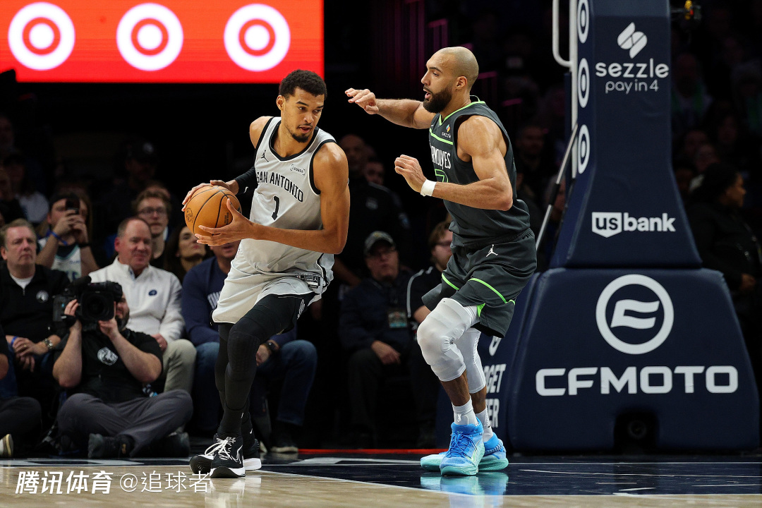 惨遭19分大逆转！文班轰29+7遭垫脚恶犯 末节4中0落寞离场