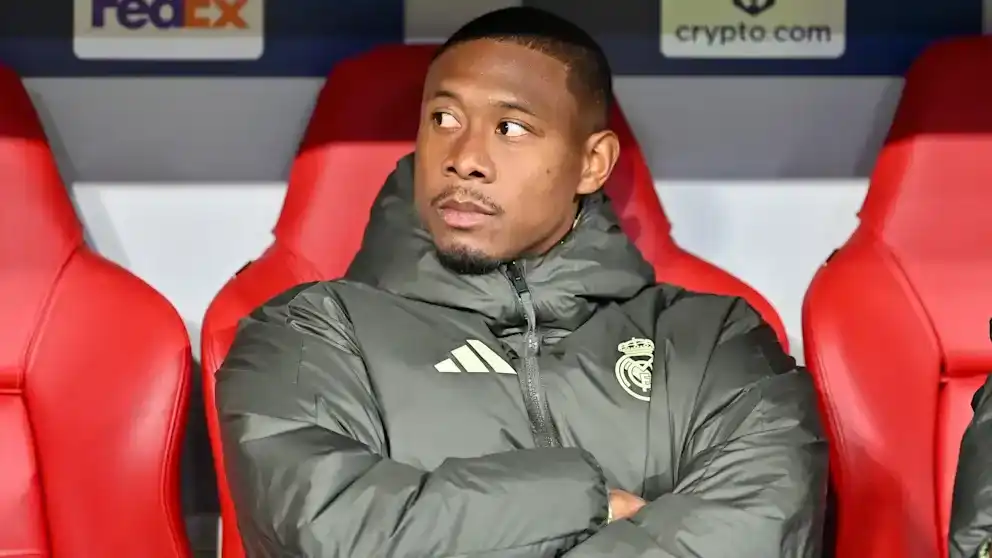 记者：曼联正在关注即将自由身的阿拉巴，米兰也对他感兴趣